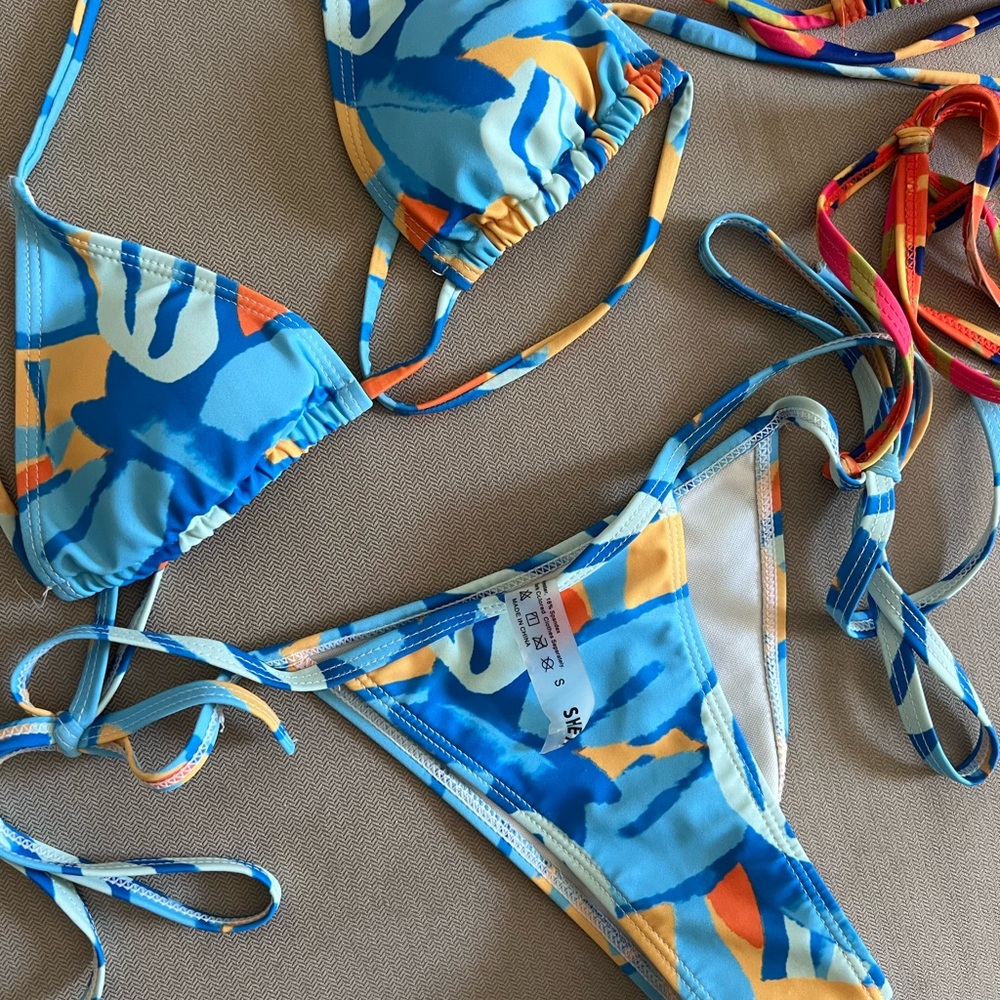 SHEIN Colorful Abstract Bikini Set - Picture 2 of 4